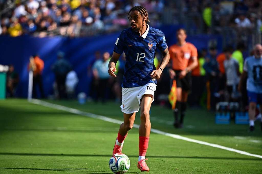 Bradley Barcola dan Michael Olise merayakan kemenangan Prancis atas Swedia di Piala Dunia 2026