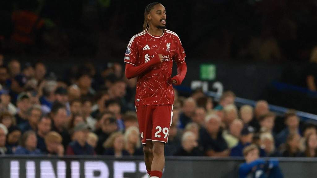 Liverpool: Jamie Carragher Beri Peringatan Keras ke Bradley Barcola