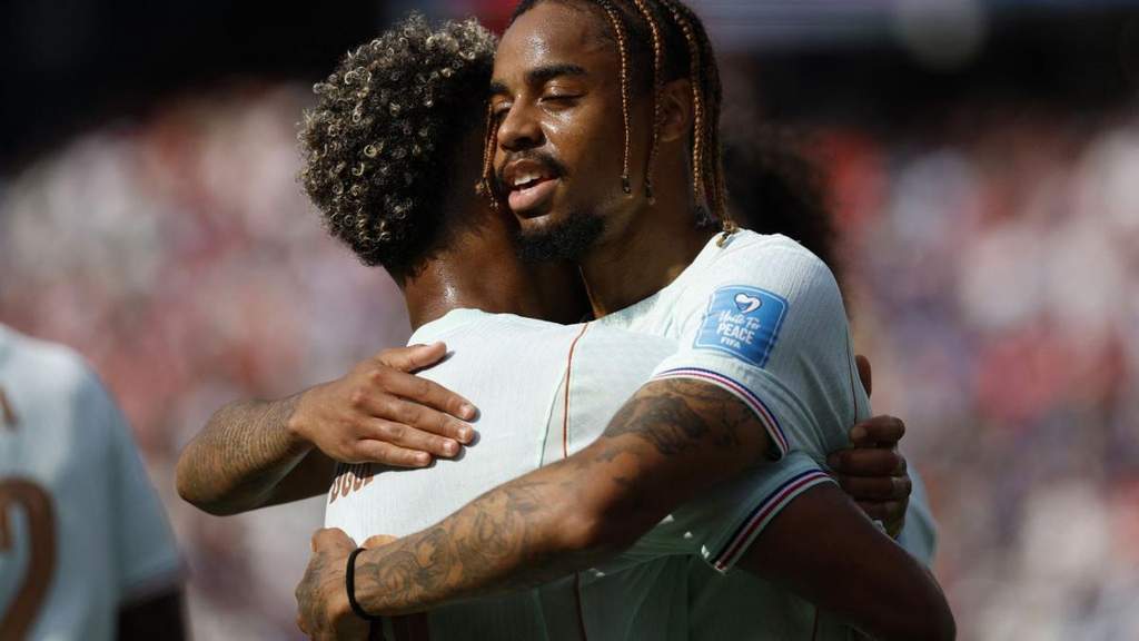 Bradley Barcola dan Désiré Doué saat membela tim nasional Prancis di Piala Dunia 2026